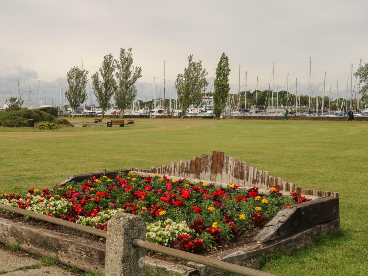 Number 7 Villa Lymington Esterno foto